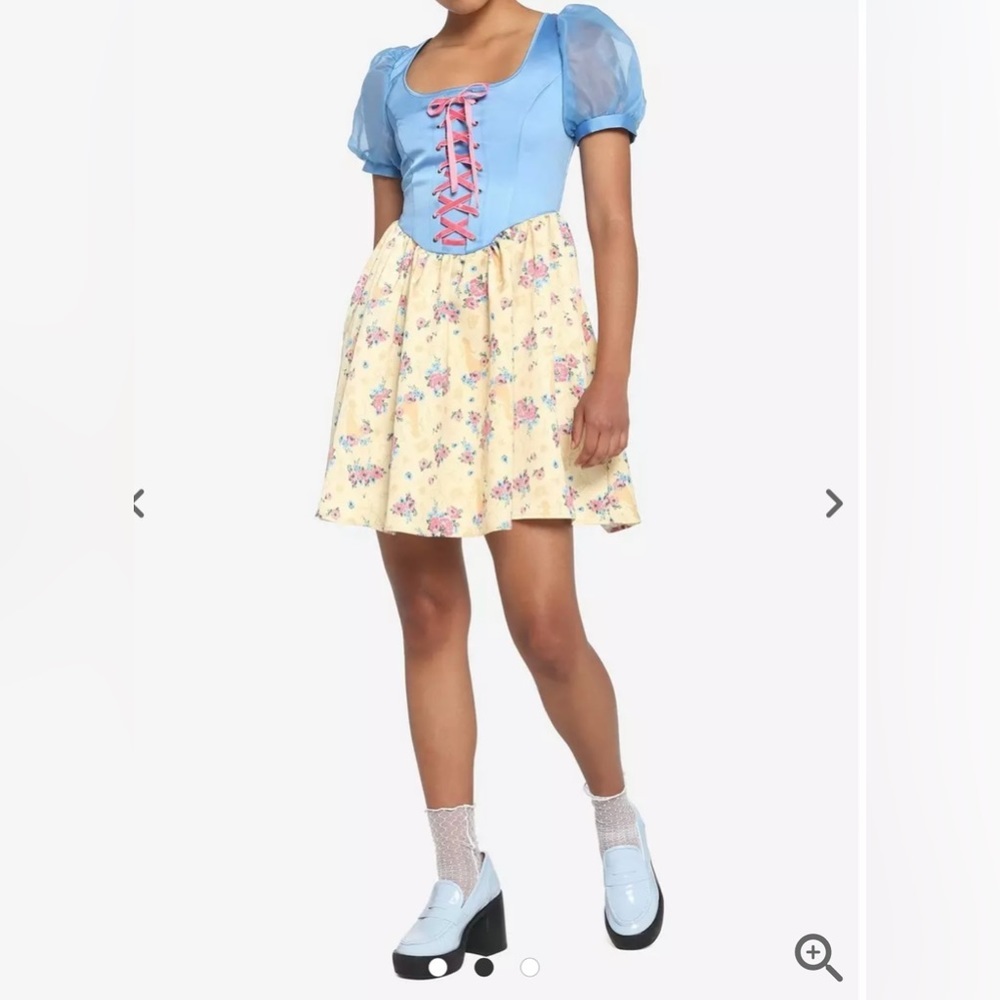 Her Universe Disney Snow White And The Seven Dwarfs Royal Dress - Picture 5 of 7